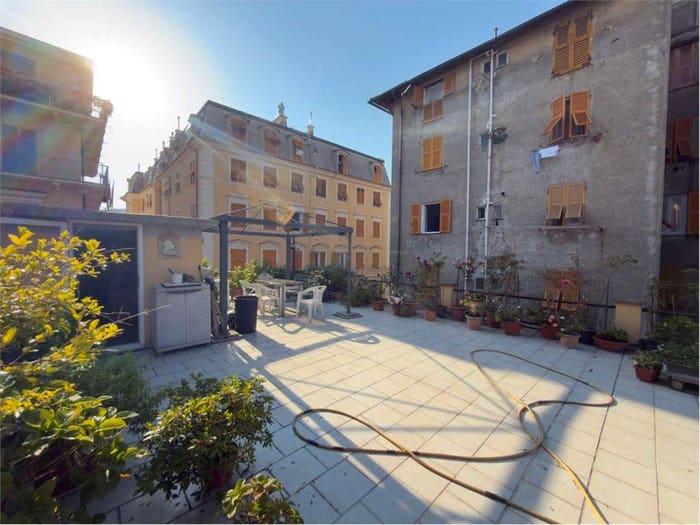 Appartamento con 6 locali in vendita in Via Bavastro, Pegli, Genova