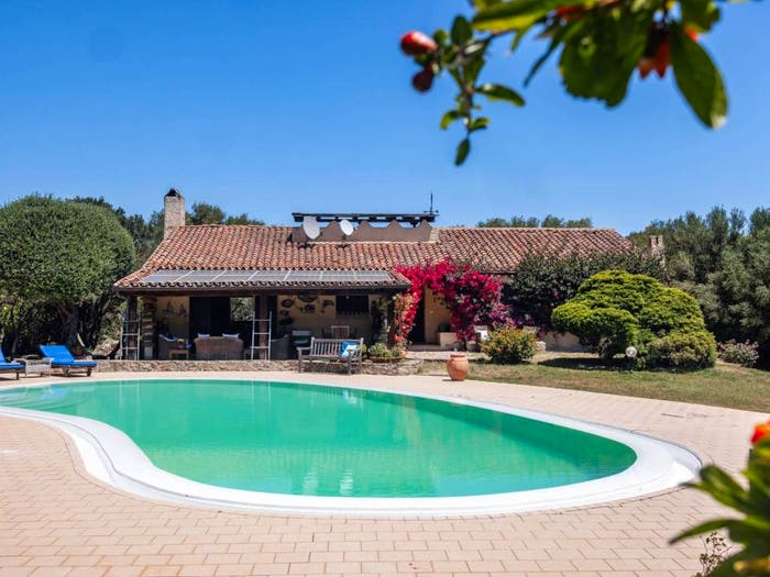 Casa con 6 locali in vendita in Cugnana, Olbia
