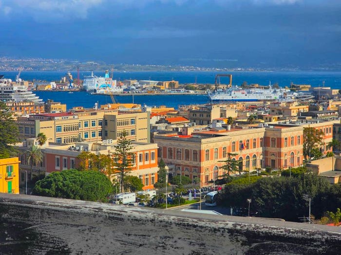 Casa con 6 locali in vendita in Viale Luigi Cadorna, Tirone, Messina