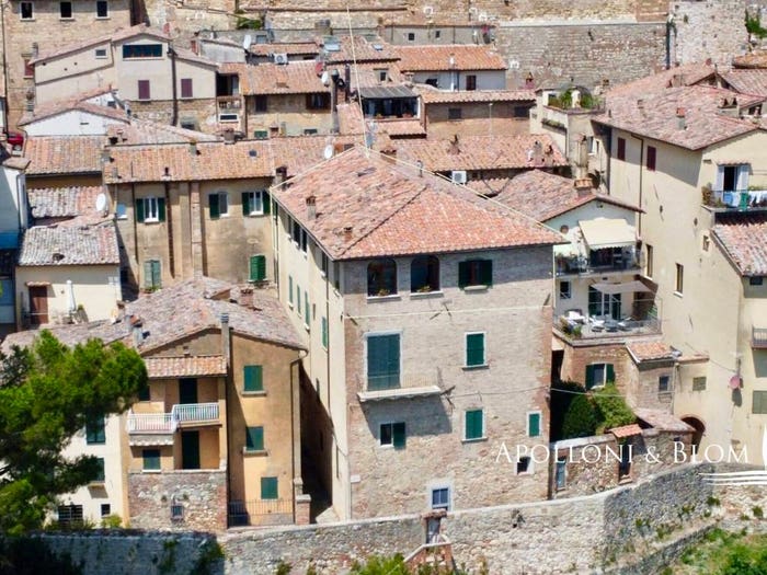 Casa con 6 locali in vendita in Via del Poliziano, Centro, Montepulciano