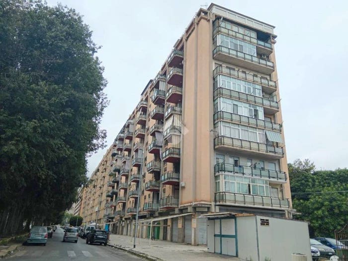 Appartamento trilocale in vendita in Via Luigi Einaudi, San Filippo Neri, Palermo