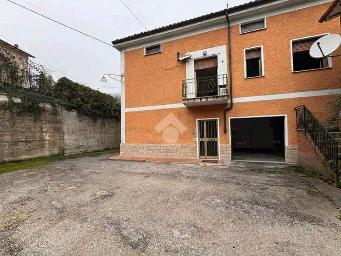 Casa con 5 locali in vendita in Piano di Balbano, Cantiano