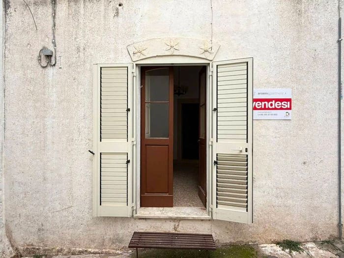 Casa con 5 locali in vendita in Via Umberto Biancamano, Centro, Parabita