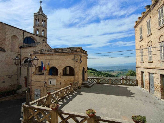 Appartamento con 6 locali in vendita in Via Marziale, Acquaviva Picena