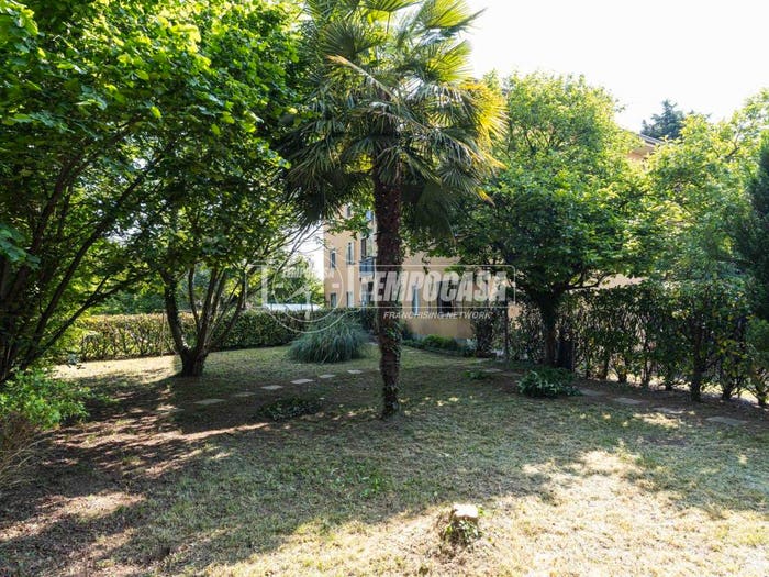 Appartamento trilocale in vendita in Via Magni, Centro, Inverigo