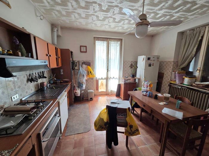 Casa quadrilocale in vendita in Via Caseè, Caronno Varesino