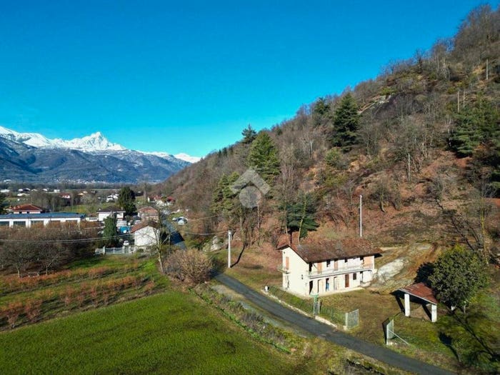 Casa con 6 locali in vendita in Via Vecchia della valle, Revello