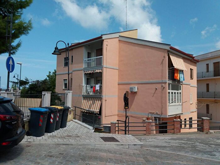 Appartamento trilocale in vendita in Via Nazario Sauro, Ischitella