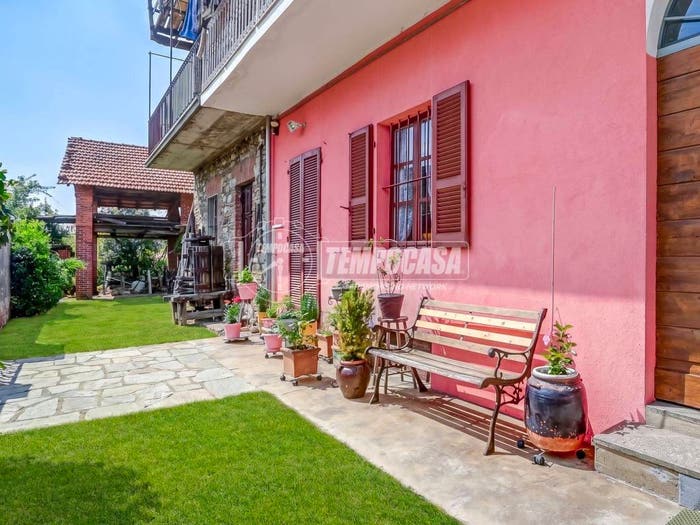 Casa quadrilocale in vendita in Vicolo Roggia Molinara, Centro, Cureggio