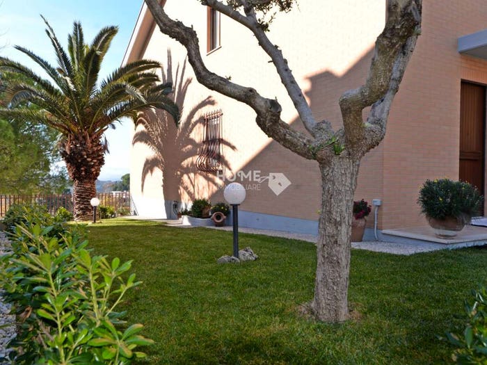 Casa quadrilocale in vendita in Via dei Sibillini, Centro, Corridonia