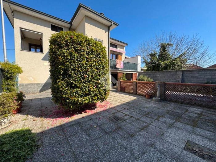 Casa trilocale in vendita in Via G Carducci, Cameri
