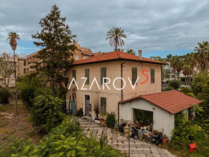 Casa con 6 locali in vendita in Via Girolamo Rossi, Centro, Bordighera
