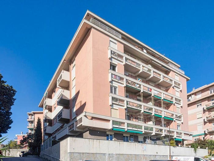 Appartamento con 6 locali in vendita in Via Amedeo Pescio, Dinegro, Genova