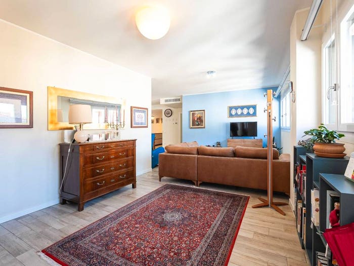 Casa quadrilocale in vendita in Via Alessandro Verza, Canzo