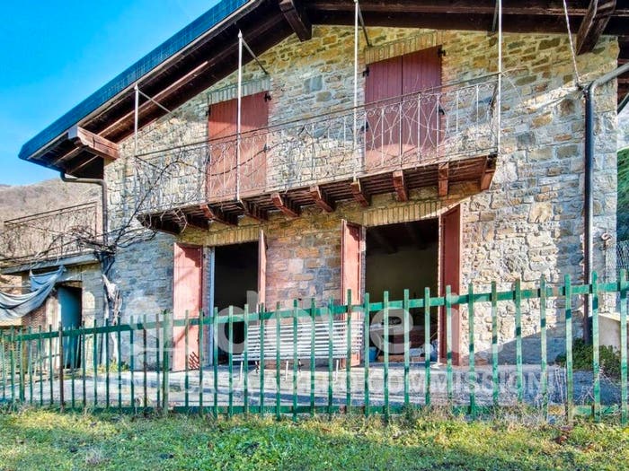 Casa trilocale in vendita in Via Cima Predore, Predore