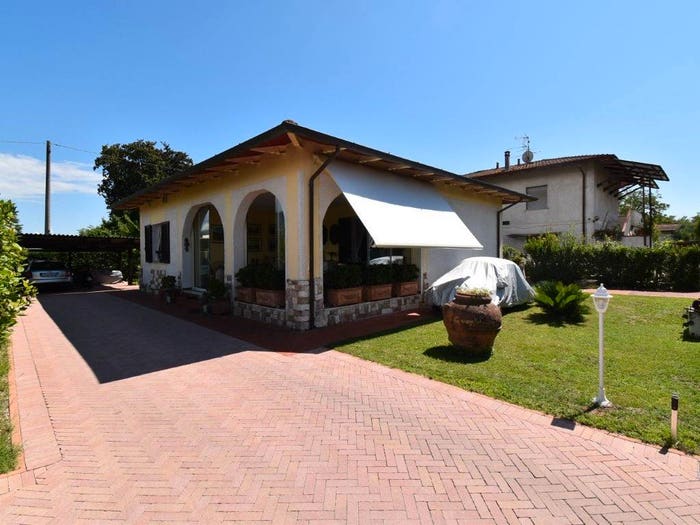 Casa trilocale in vendita in Via San Leonardo, Marina di Massa Centro, Massa