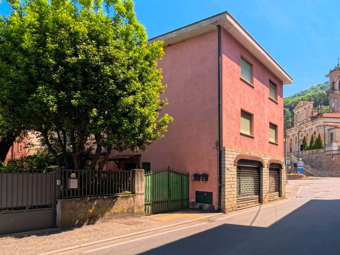 Casa quadrilocale in vendita in Via Mazzini, Porto Ceresio
