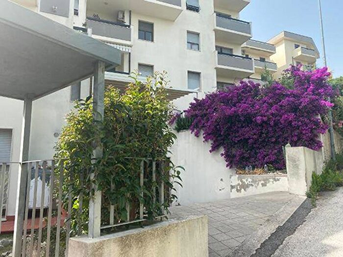 Appartamento con 5 locali in vendita in Pietralacroce, Ancona
