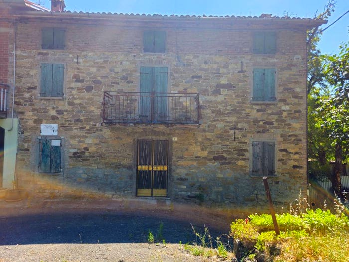 Casa quadrilocale in vendita in Via Fontanella, Baiso