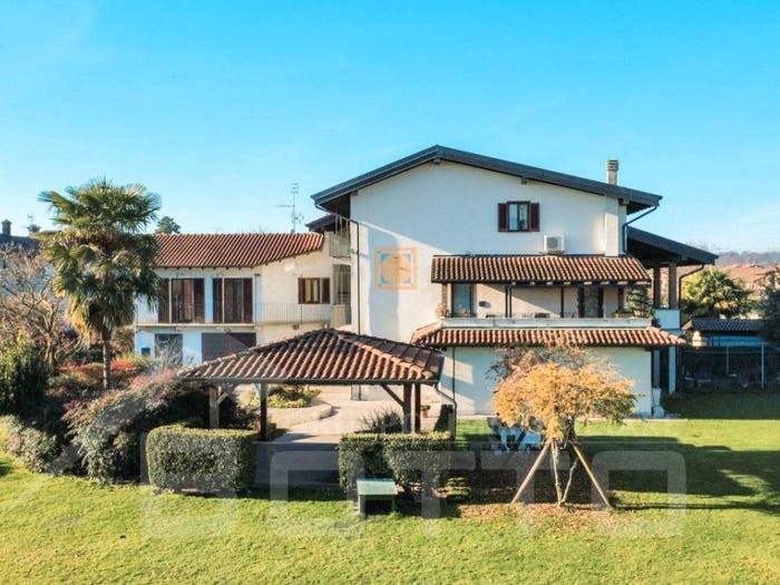Casa con 6 locali in vendita in Via Stazione, Marano Ticino
