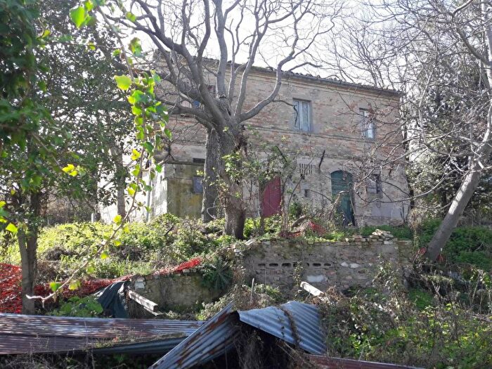 Casa quadrilocale in vendita in Strada comunale reputolo, Fermo