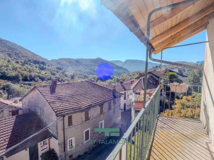 Casa in vendita in Dumenza, Centro