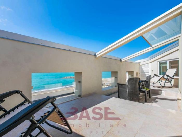 Casa quadrilocale in vendita in Viale della Vittoria, Marina di Cecina, Cecina