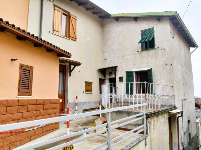 Casa quadrilocale in vendita in Via Chiesa, Centro, Mornese