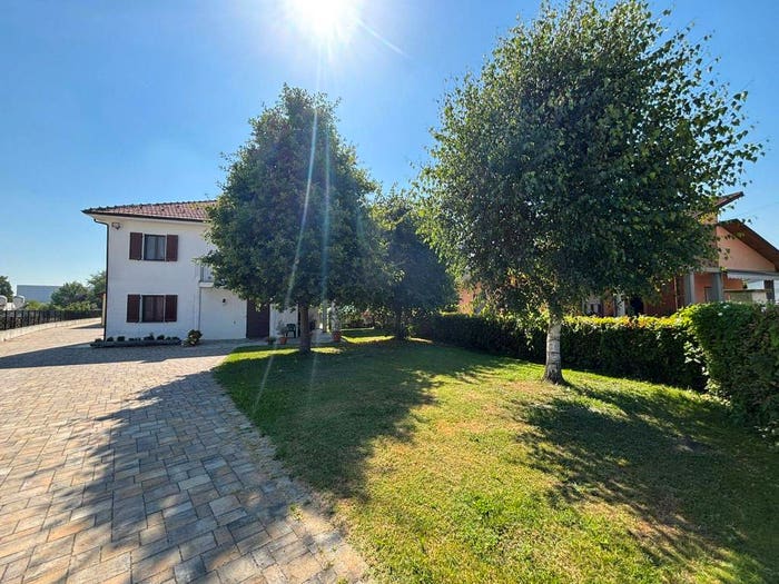 Casa con 6 locali in vendita in Monasterolo di Savigliano
