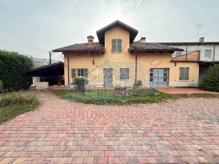 Casa con 6 locali in vendita in Via Val Bera, Centro, Castagnole delle Lanze