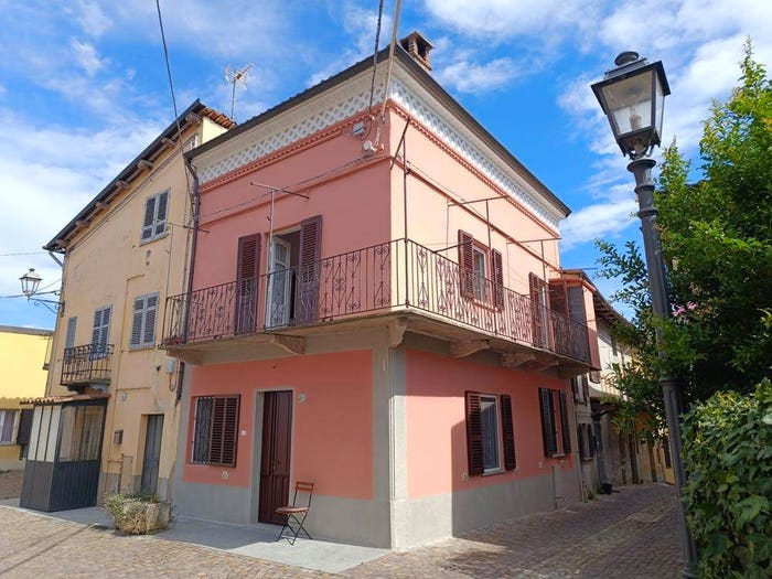Casa trilocale in vendita in Via Conte Carlo Calvi, Centro, Montemagno