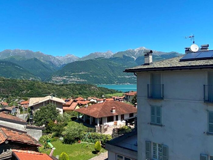 Casa con 6 locali in vendita in Via Fumiarga, Colico Piano, Colico