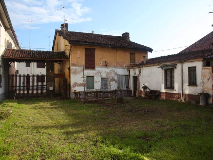 Casa con 6 locali in vendita in Via Camillo Benso di Cavour, Centro, Rosate