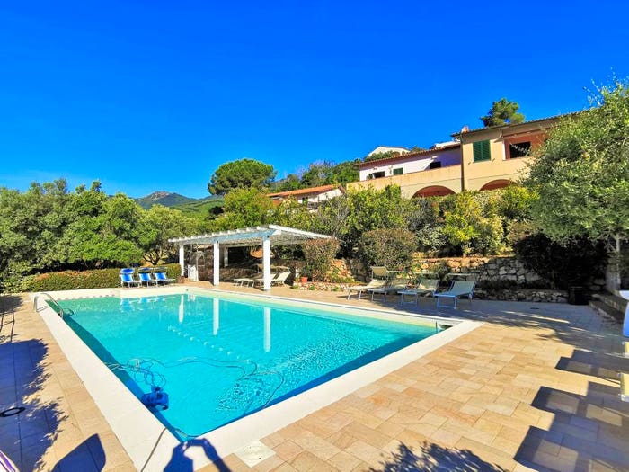 Appartamento trilocale in vendita in Via dei Forcioni, Campo nell'Elba