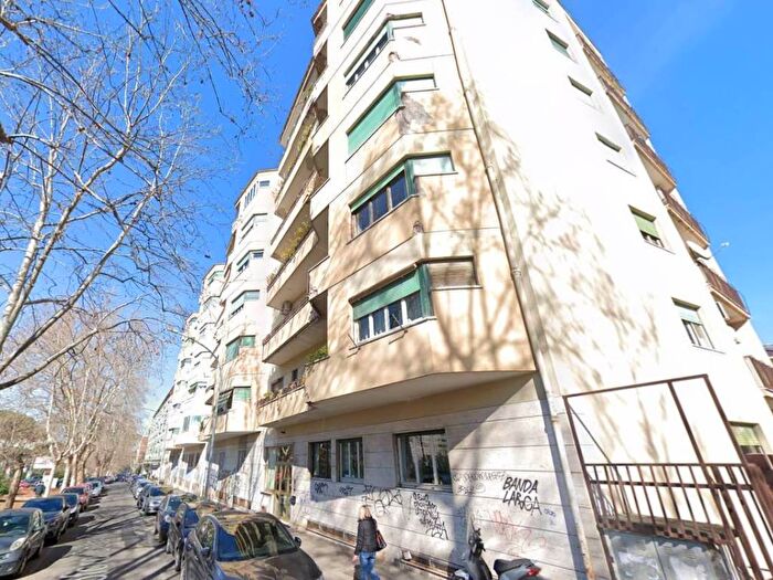 Appartamento con 5 locali in vendita in Via Cristoforo Colombo, Navigatori, Roma