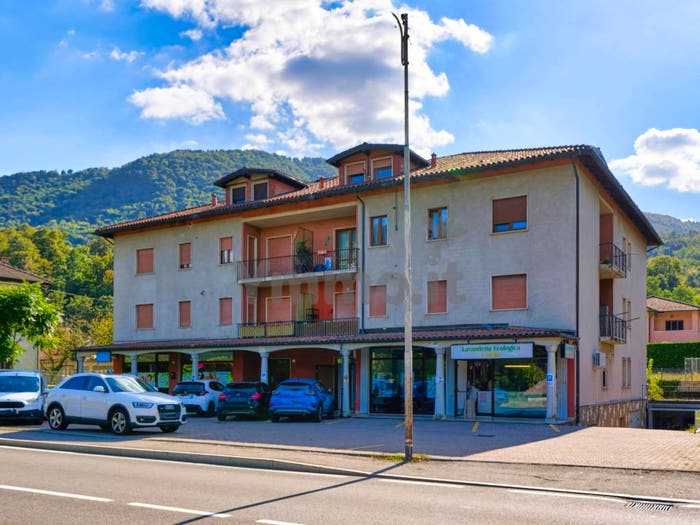 Appartamento trilocale in vendita in Via Marconi, Centro, Lavena Ponte Tresa