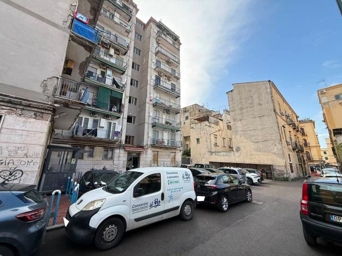 Appartamento trilocale in vendita in Vicoletto Privato Tarallo, San Giovanni a Teduccio, Napoli