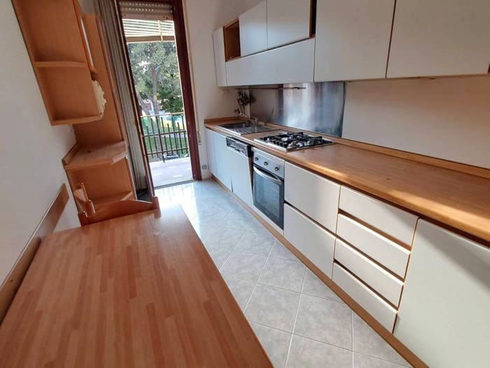 Appartamento con 6 locali in vendita in Via Enrico Bernardi, Santissima Trinità, Padova