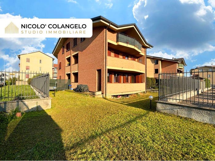 Appartamento trilocale in vendita in Via Uboldo, Centro, Caronno Pertusella