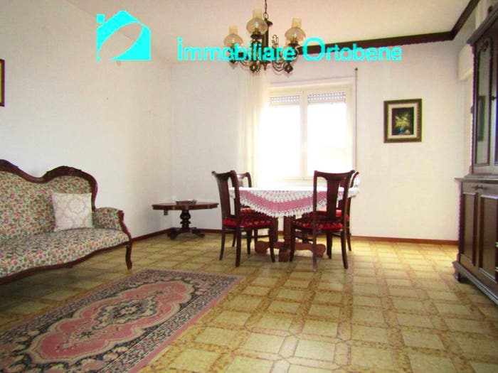 Appartamento con 5 locali in vendita in Via Monsignor Giuseppe Melas, Centro, Nuoro