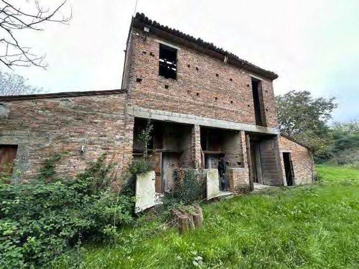 Casa con 6 locali in vendita in Via Argine Secchia Sud, Quistello