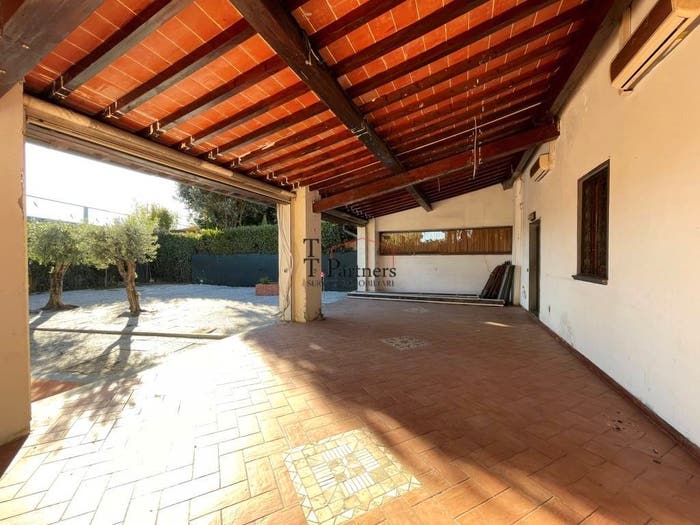 Appartamento con 6 locali in vendita in Via Cesare Battisti, San Martino San Lorenzo, Campi Bisenzio