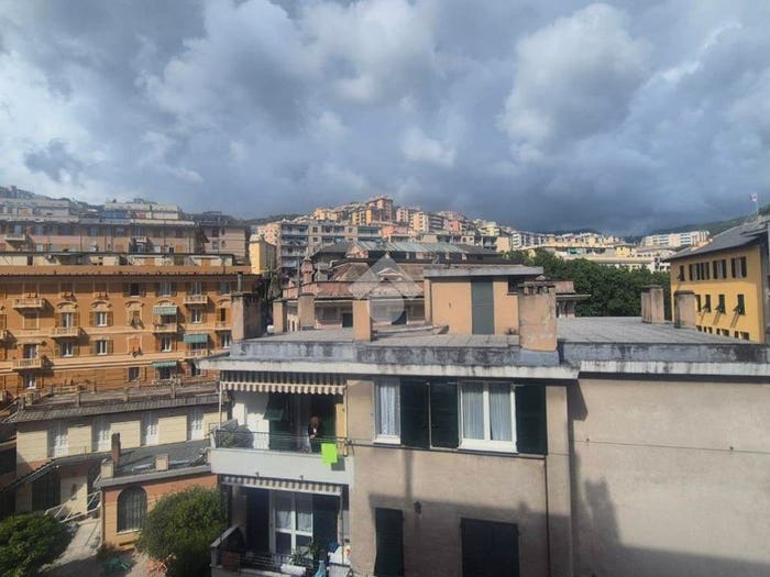 Appartamento con 5 locali in vendita in Via Tortosa, Marassi, Genova