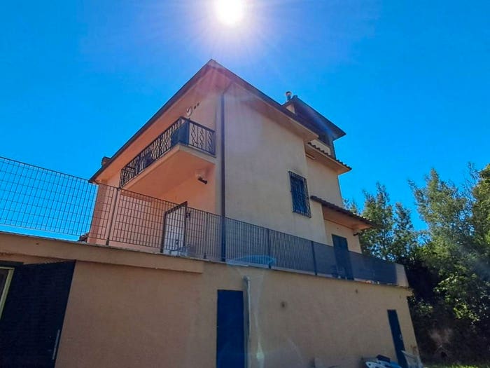 Casa con 6 locali in vendita in Strada Provinciale Claudia Braccianese, Bracciano