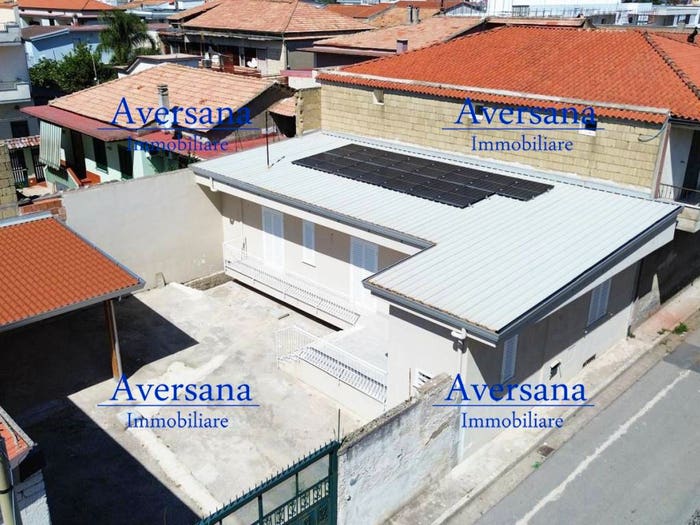 Casa trilocale in vendita in Via della Repubblica, Parete