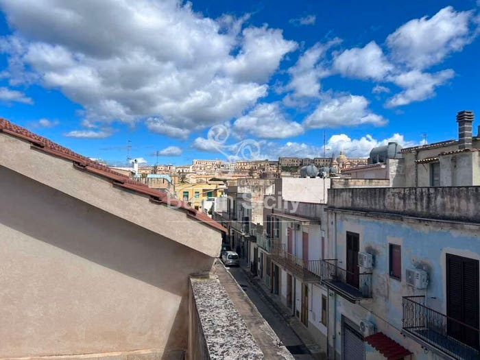 Casa con 6 locali in vendita in Via Pisa, Centro, Noto