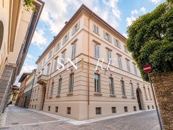 Appartamento con 5 locali in vendita in Via Bernardino Luini, Centro Storico, Como