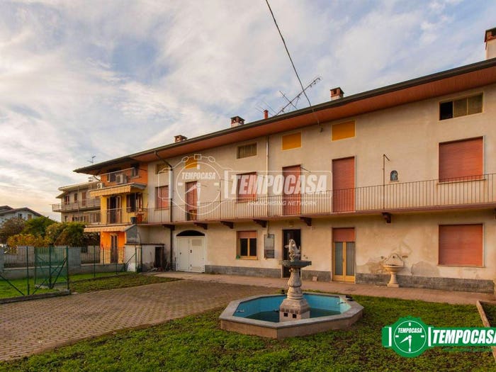 Casa trilocale in vendita in Via Raspagna, Centro, Oleggio