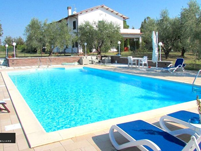 Casa con 6 locali in vendita in Via Settimio Costantini, Teramo