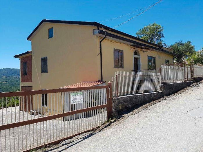 Casa con 6 locali in vendita in Strada Terza Appia Antica, Lapio